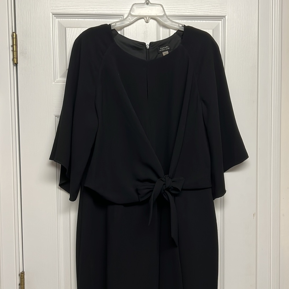 Tahari dress size 16w black tie detail at front